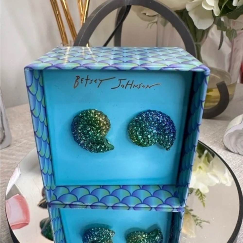 NWT Betsey Johnson Green & Blue Ombre Glitter Shell Earrings Mermaid Collection